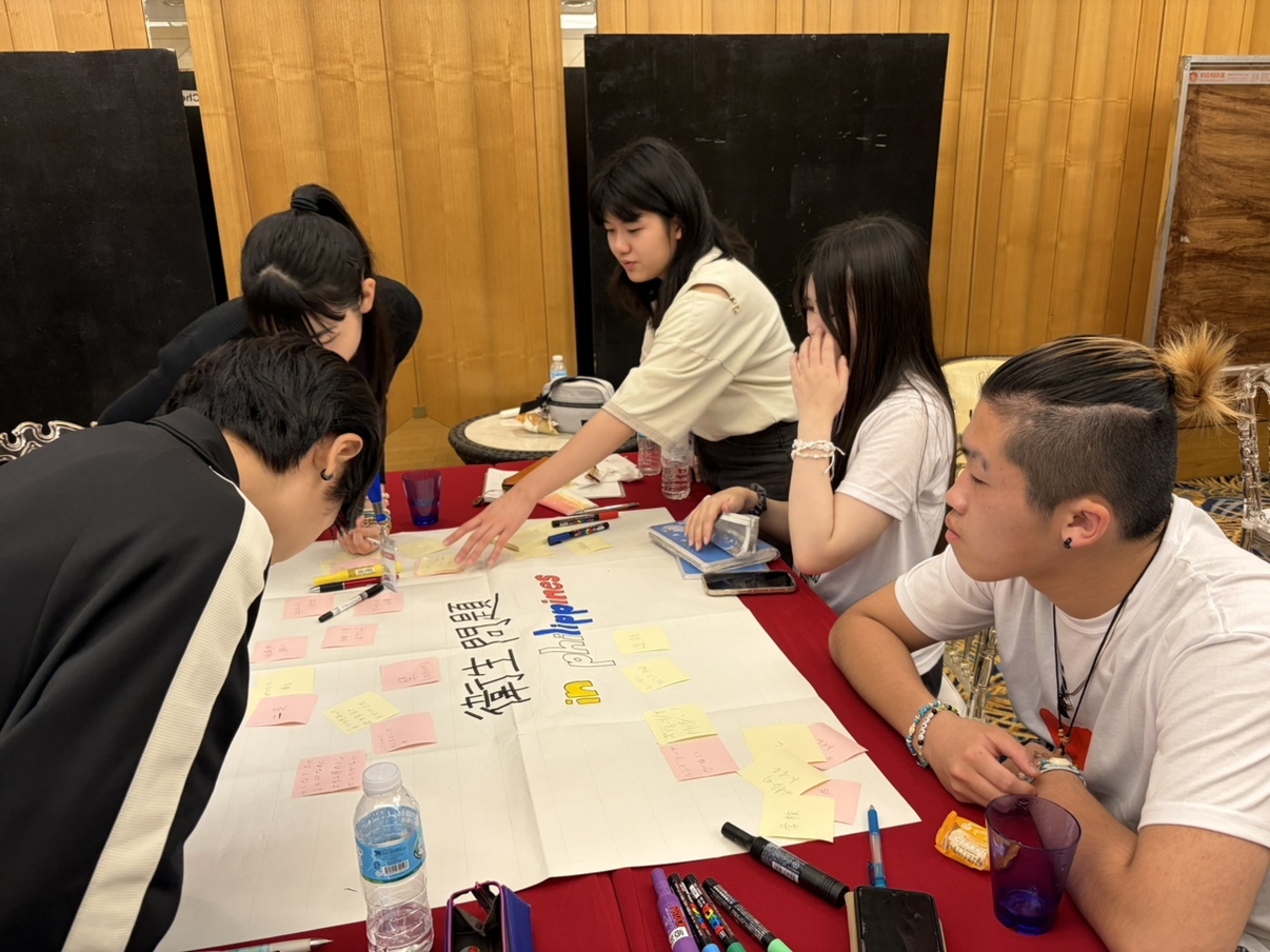 AI翻訳時代に、なぜ高校生は「自分の言葉」で話そうとするのか ── 留学経験者459名アンケートから見えた、言葉との向き合い方